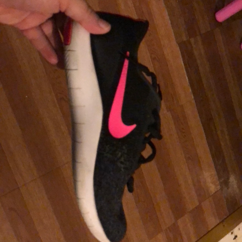 Nike size 8.5 flex contact